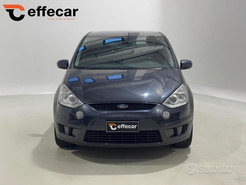 Usata Ford S-MAX Titanium 140 CV (102 kW) 2008 Nero Monovolume