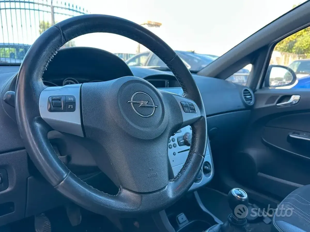 Usata Opel Corsa 75 CV (55 kW) 2012 Grigio Utilitaria