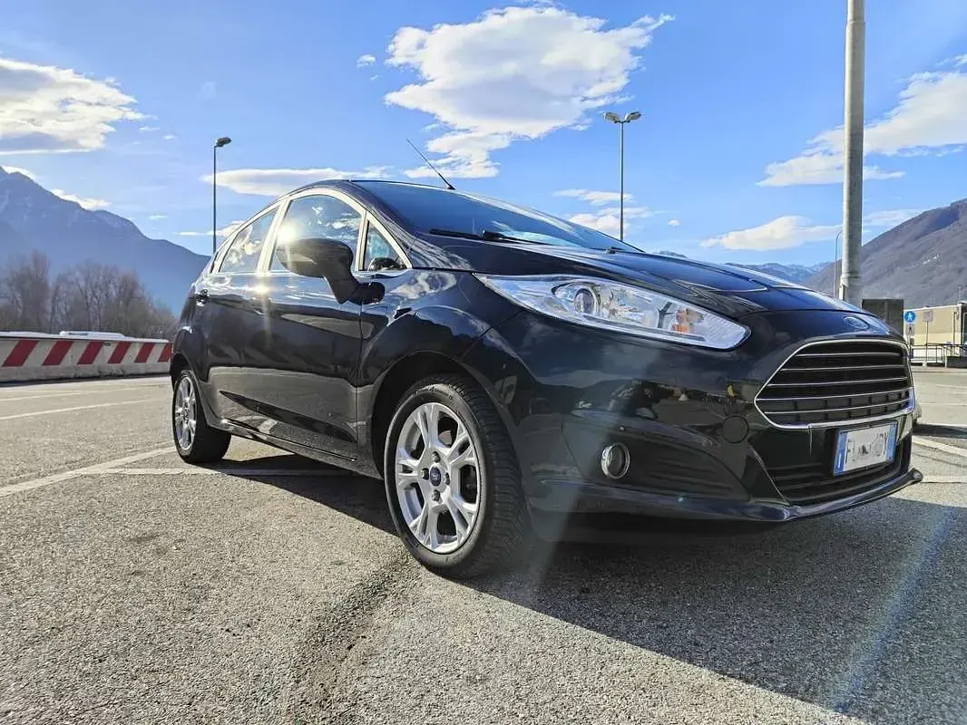Usata Ford Fiesta Titanium 75 CV (55 kW) 2017 Nero Utilitaria