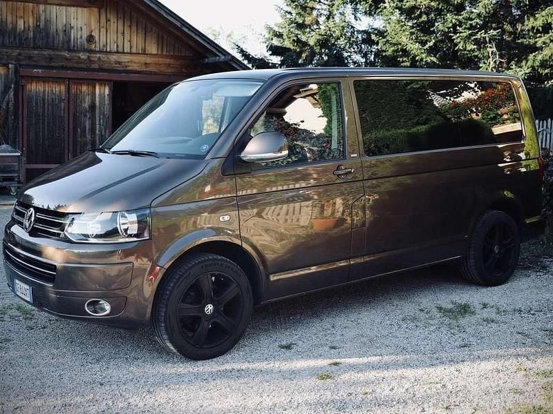 Marrone Usata 2014 VW T5 Highline Furgone | 27.900 € (Molto cara) - Immagine 1/4