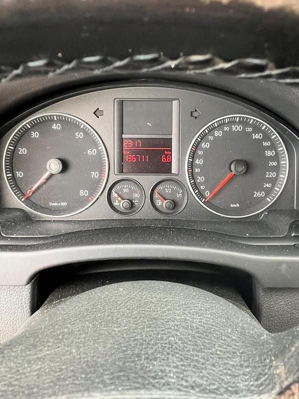 Usata VW Golf V 102 CV (75 kW) 2007 Utilitaria
