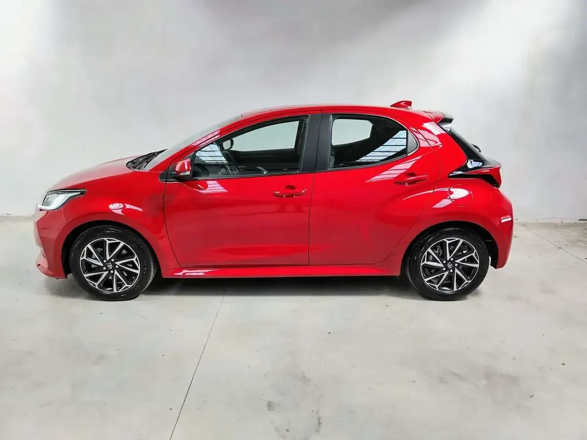 Usata Toyota Yaris Hybrid Trend 116 CV (85 kW) 2022 Rosso Utilitaria