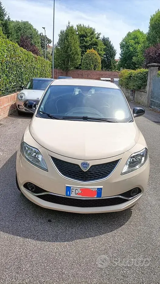 Usata Lancia Ypsilon Gold 80 CV (58 kW) 2016 Utilitaria