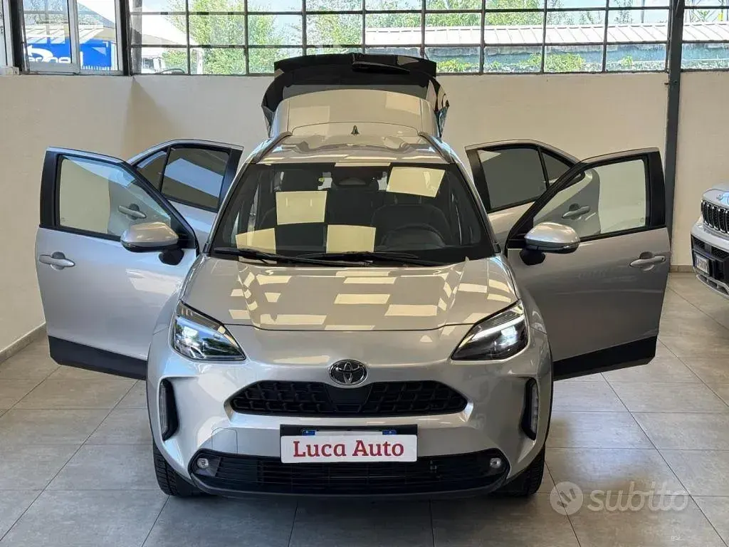 Usata Toyota Yaris Cross 92 CV (67 kW) 2025 Grigio SUV