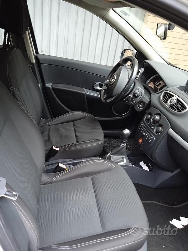 Usata Renault Clio II 68 CV (50 kW) 2010 Bianco Berlina