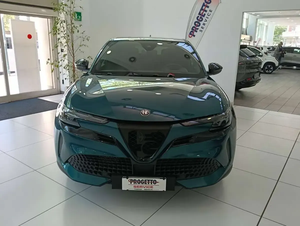 Nuova Alfa Romeo GT Junior Edizione Speciale 136 CV (100 kW) 2025 Verde acqua SUV