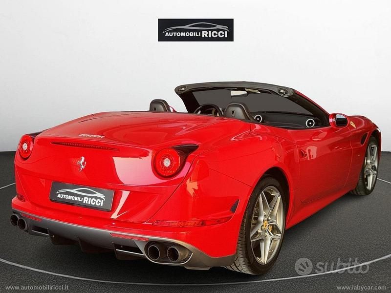 Usata Ferrari California 560 CV (411 kW) 2017 Rosso Cabrio