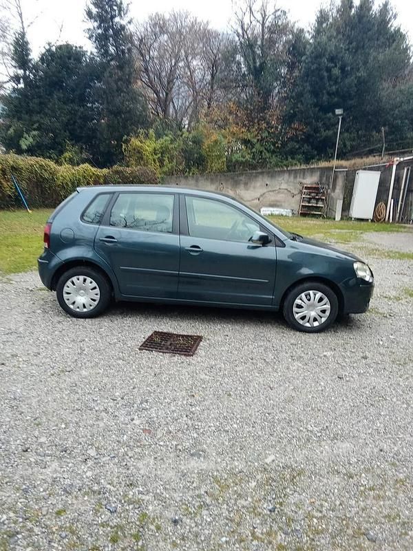 Grigio Usata 2006 VW Polo Tre volumi | 3300 € (Buon prezzo) - Immagine 1/4