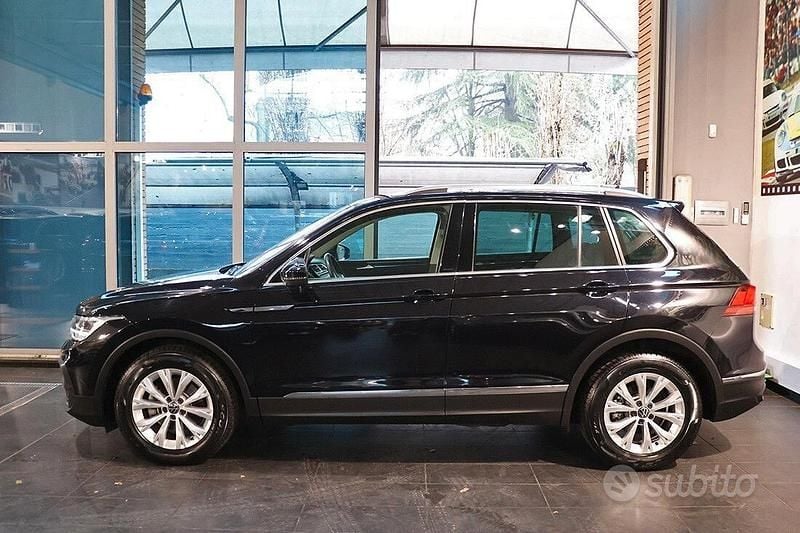Usata VW Tiguan Life 131 CV (96 kW) 2021 Nero SUV