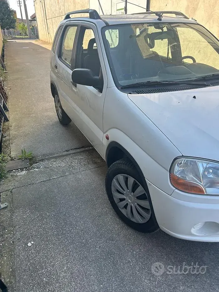 Usata Suzuki Ignis GL 83 CV (61 kW) 2001 Bianco Utilitaria