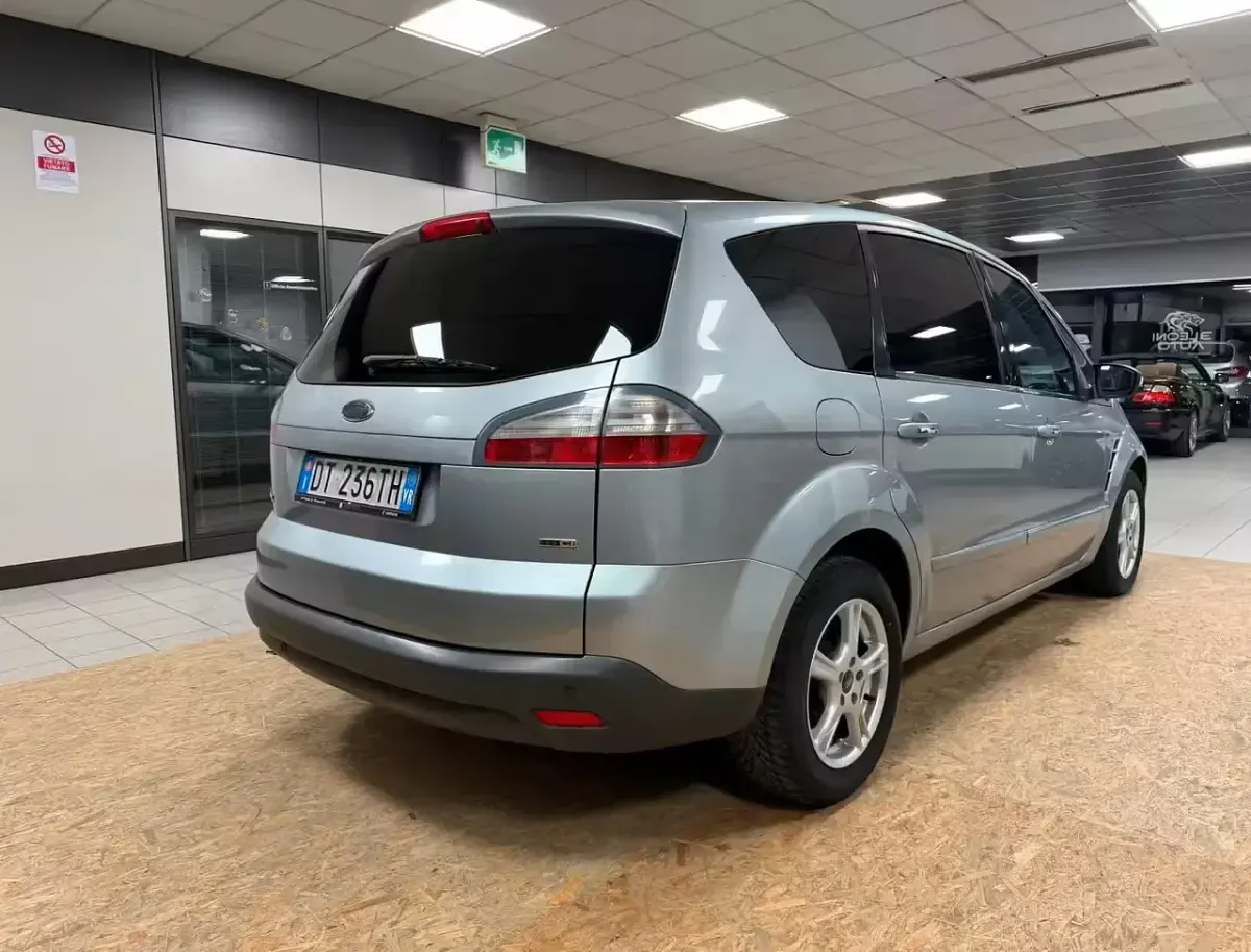 Usata Ford S-MAX Titanium 140 CV (102 kW) 2008 Argento Monovolume