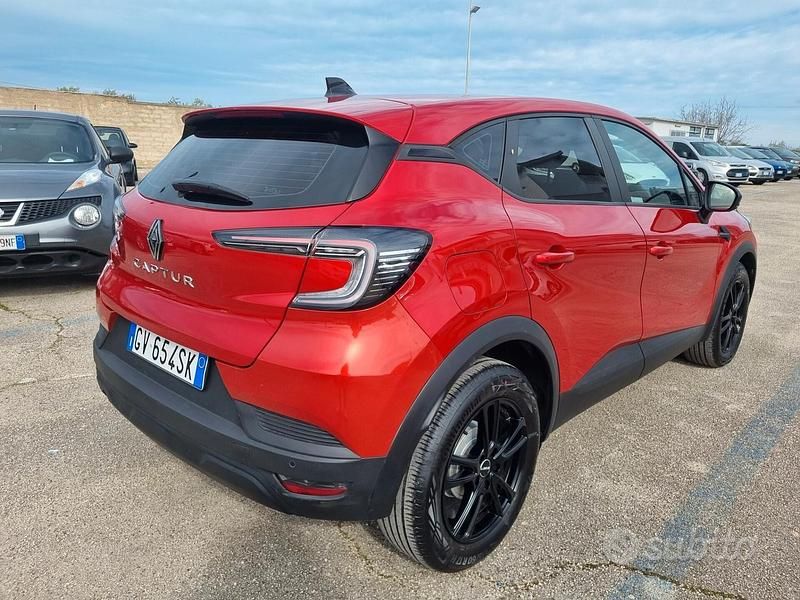 Usata Renault Captur Techno 100 CV (73 kW) 2024 Rosso SUV