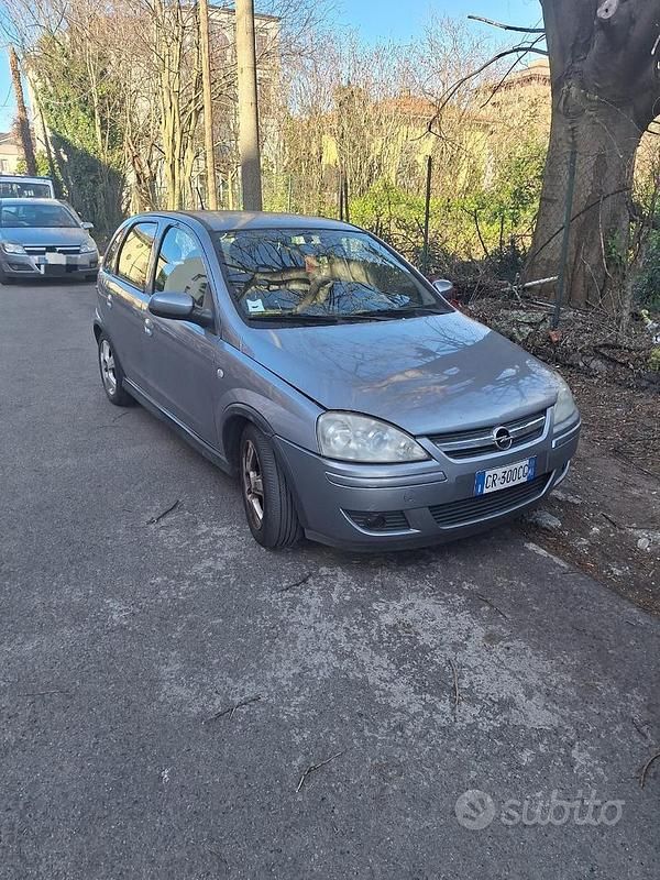 Usata Opel Corsa 75 CV (55 kW) 2004 Grigio Utilitaria