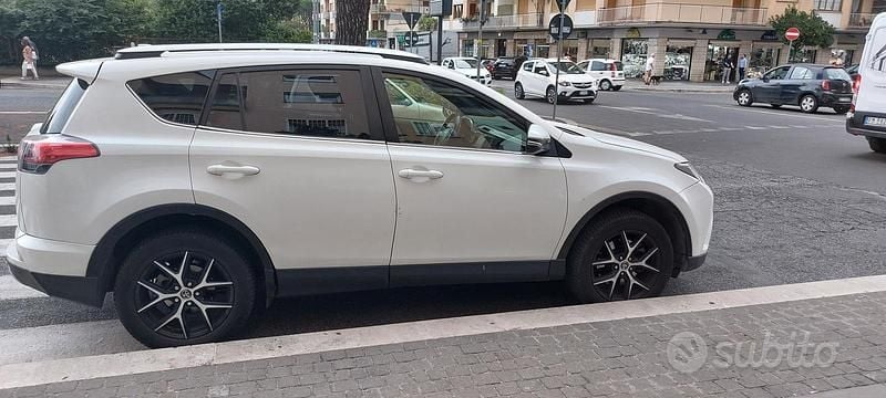 Usata Toyota RAV4 128 CV (94 kW) 2016 Bianco SUV
