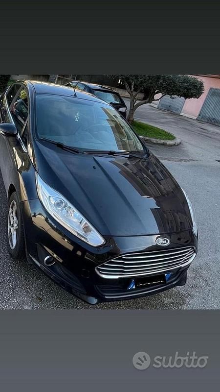 Usata Ford Fiesta Titanium 92 CV (67 kW) 2015 Nero Utilitaria
