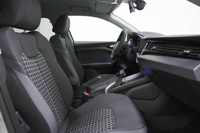 Nuova Audi A1 Sportback Ambiente 116 CV (85 kW) 2026 Argento Utilitaria