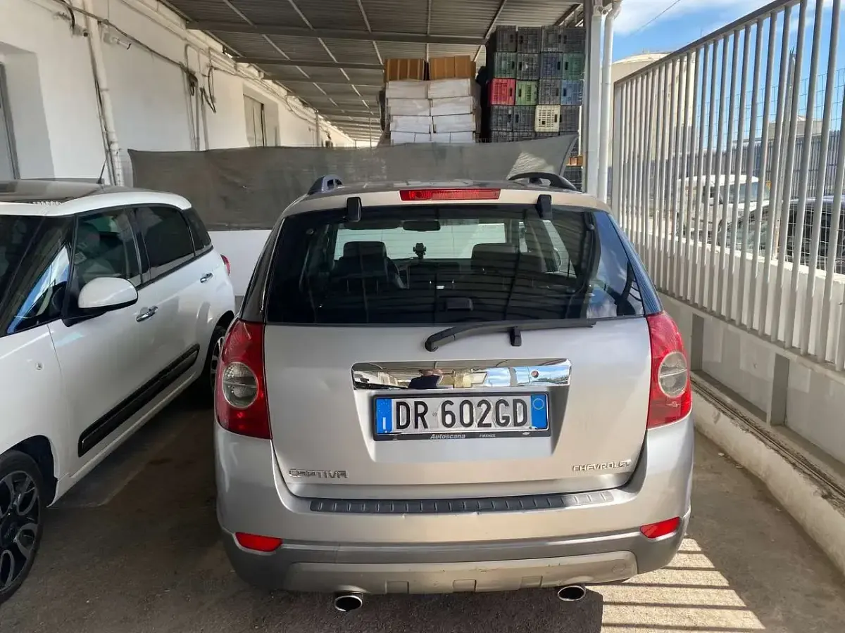 Usata Chevrolet Captiva 150 CV (110 kW) 2008 Argento SUV
