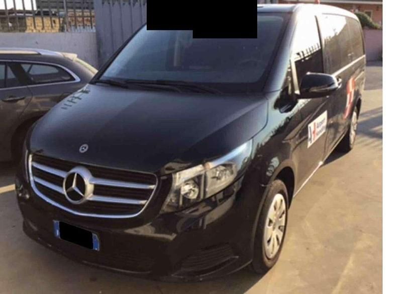 Nero Usata 2019 Mercedes V220 Executive Monovolume | 31.000 € (Super prezzo) - Immagine 1/4