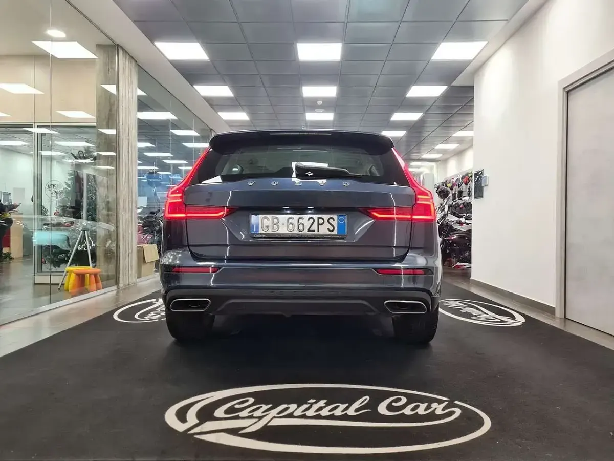 Usata Volvo V60 CC 190 CV (139 kW) 2020 Blu/azzurro Station wagon