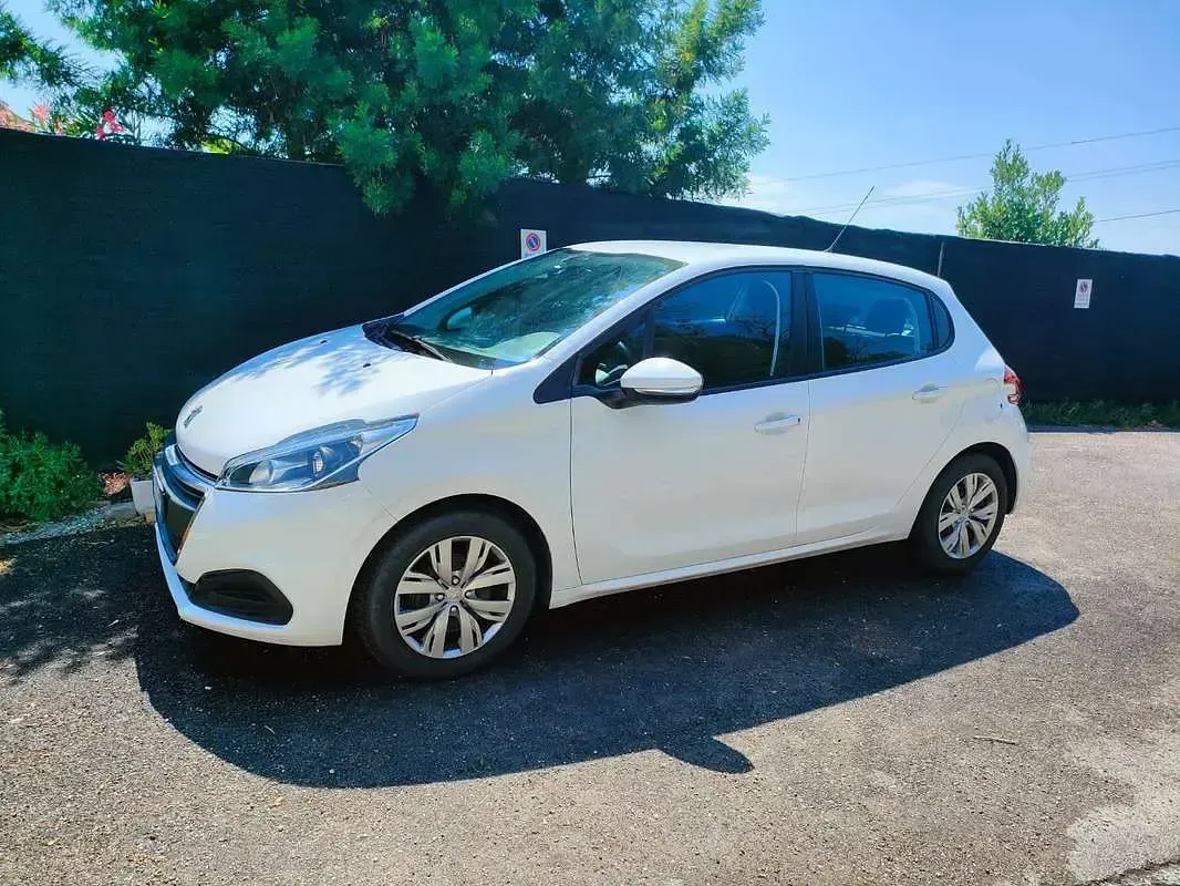 Usata Peugeot 208 102 CV (75 kW) 2019 Bianco Utilitaria