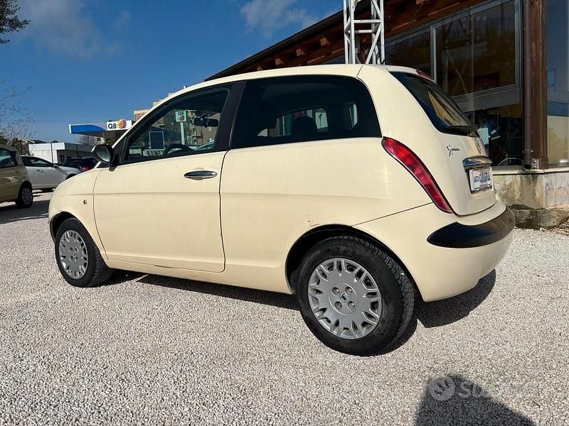 Usata Lancia Ypsilon 80 CV (58 kW) 2006 Beige Utilitaria