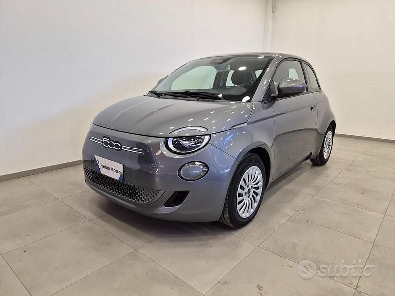 Begagnad Fiat 500e Action 69 kW (95 HK) 2022 Vit Sedan