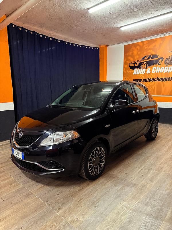Usata Lancia Ypsilon Gold 95 CV (69 kW) 2016 Nero Utilitaria