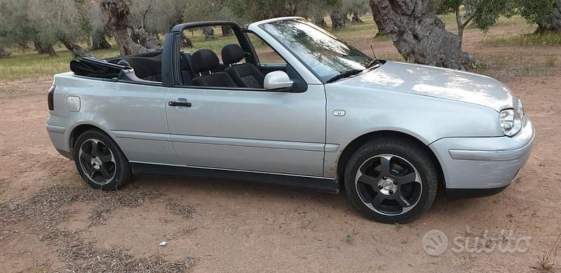 Usata VW Golf Cabriolet 101 CV (74 kW) 1998 Grigio Cabrio