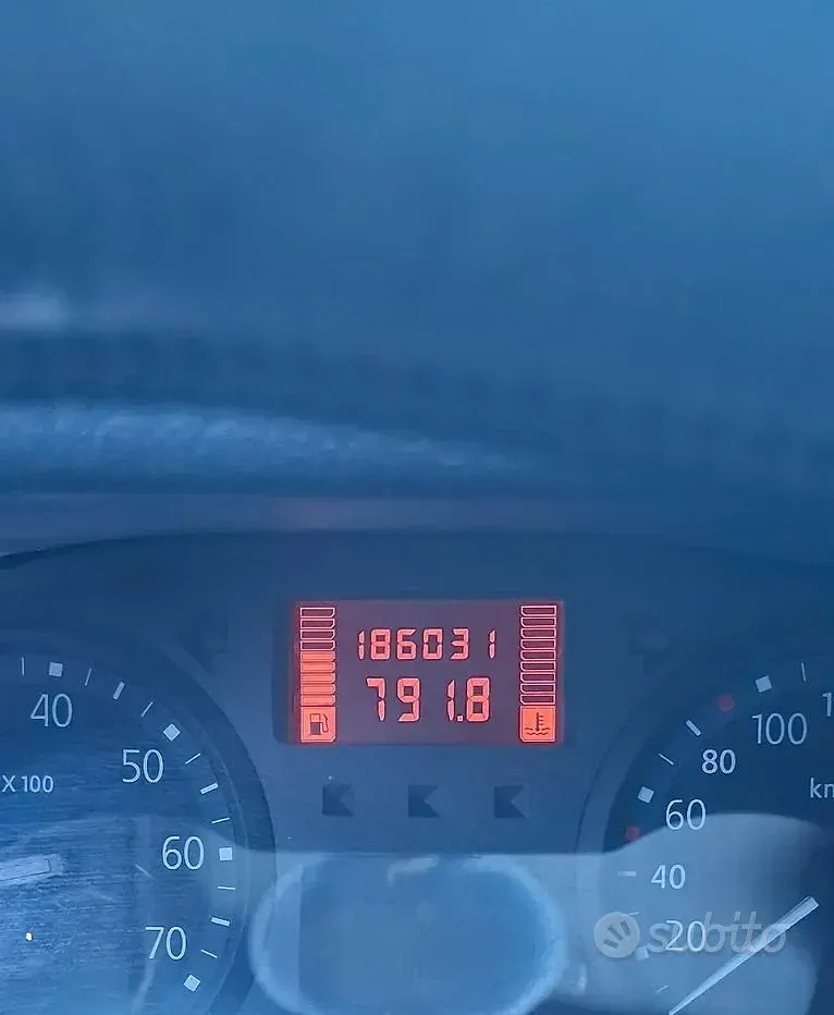 Usata Renault Clio II 75 CV (55 kW) 2004 Nero Utilitaria