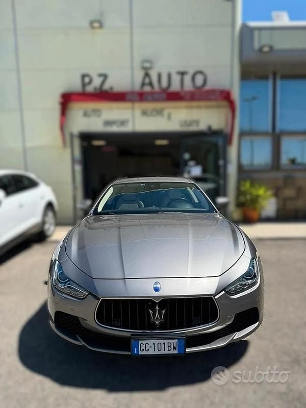 Begagnad Maserati Ghibli 410 HK (301 kW) 2017 Grå Sedan