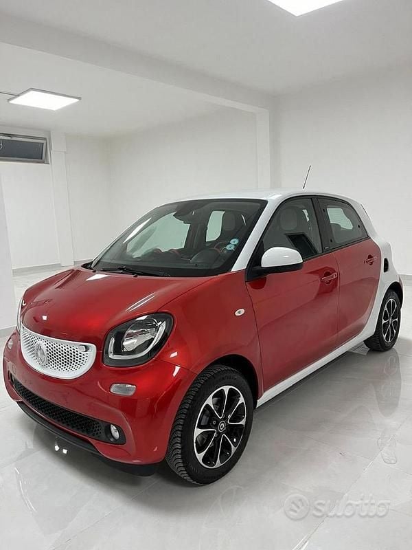 Begagnad Smart ForFour 71 HK (52 kW) 2015 Röd Halvkombi