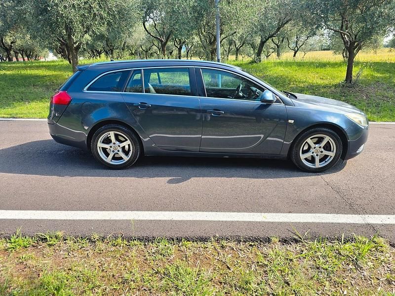 Usata Opel Insignia 160 CV (117 kW) 2010 Grigio Station wagon