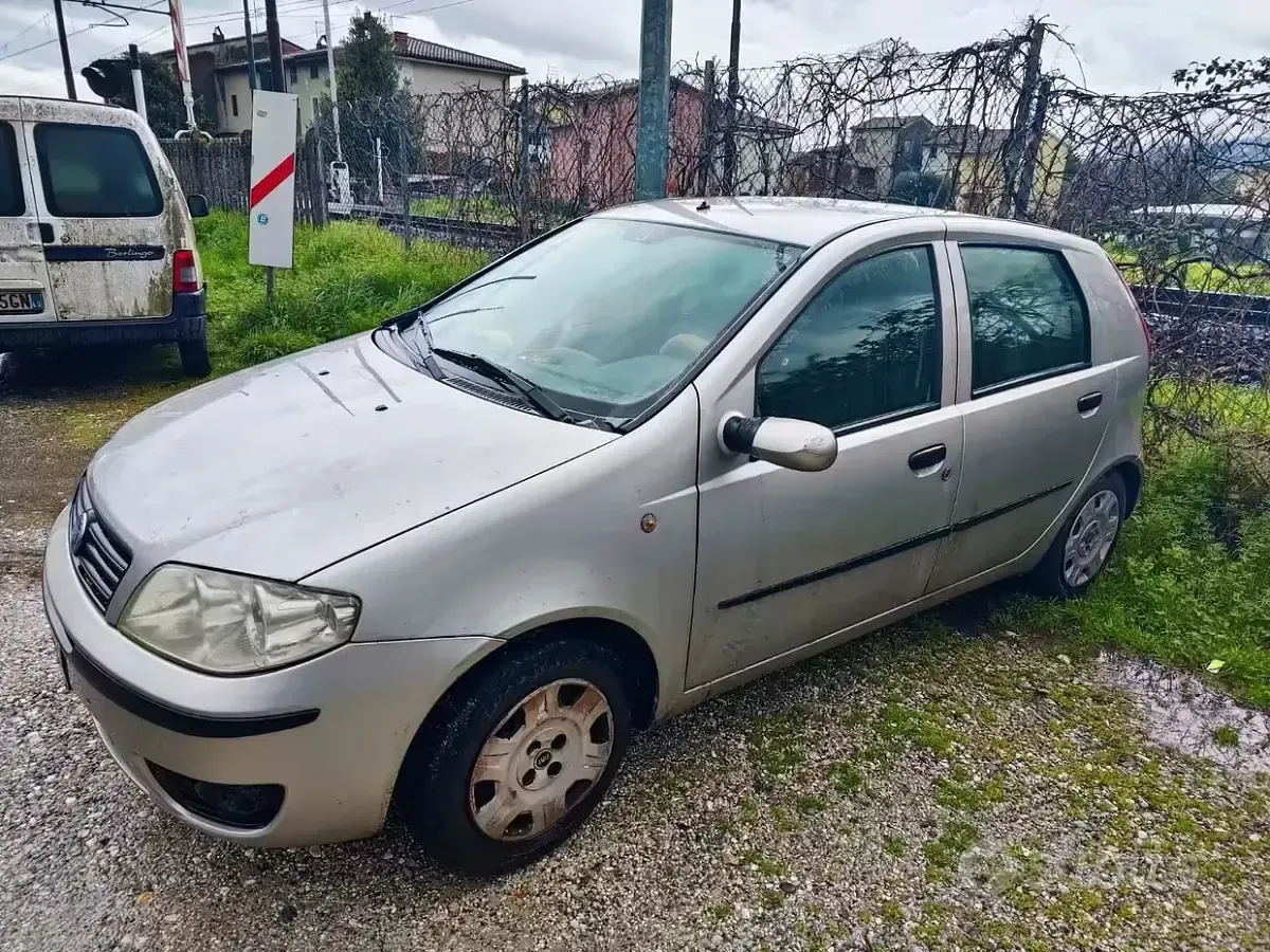 Usata Fiat Punto 60 CV (44 kW) 2005 Grigio Utilitaria
