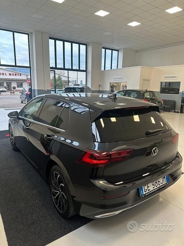 Usado VW Golf VIII Style 131 HP (96 kW) 2021 Preto Sedan