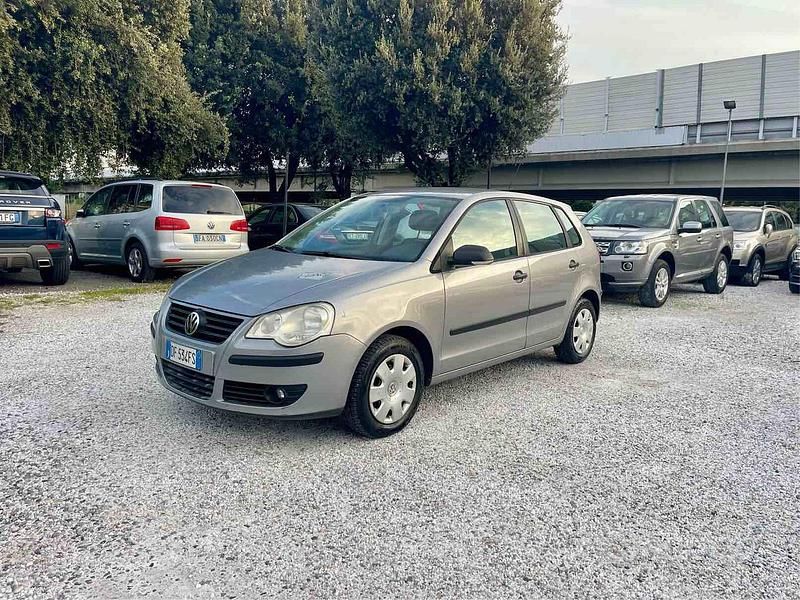 Grigio Usata 2007 VW Polo Comfortline Tre volumi | 3999 € (Buon prezzo) - Immagine 1/4