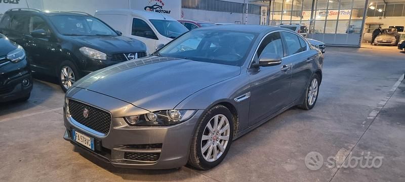 Usata Jaguar XE Pure 179 CV (131 kW) 2016 Grigio Berlina