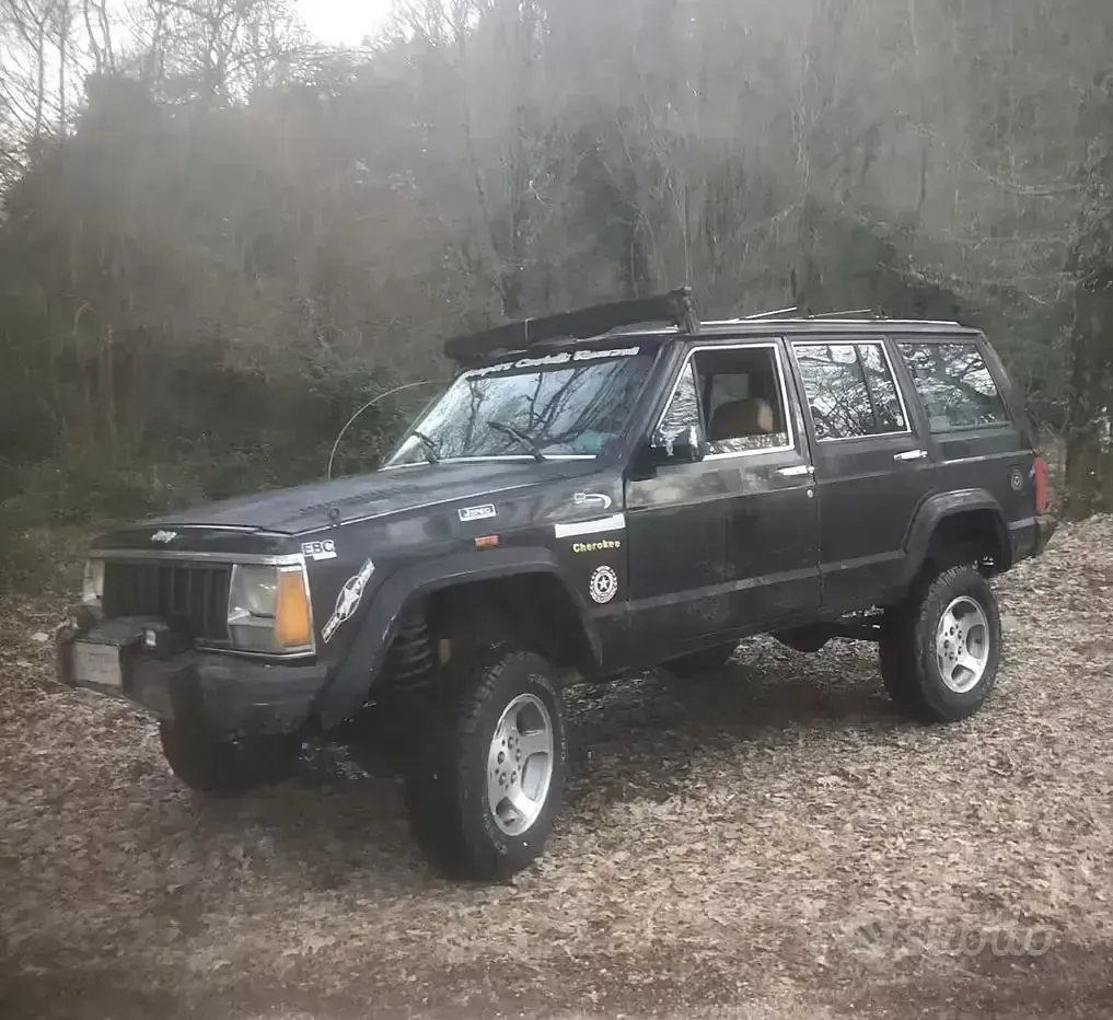 Usata Jeep Cherokee 174 CV (127 kW) 1989 Nero SUV