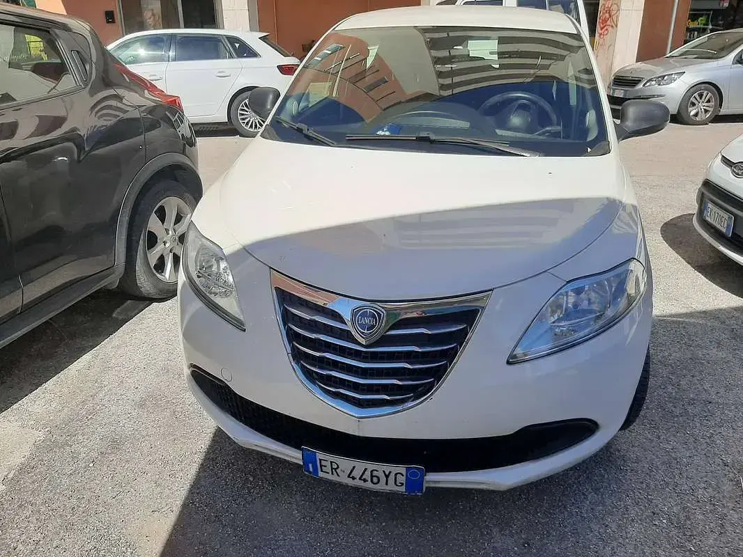Usata Lancia Ypsilon Silver 69 CV (50 kW) 2013 Bianco Utilitaria