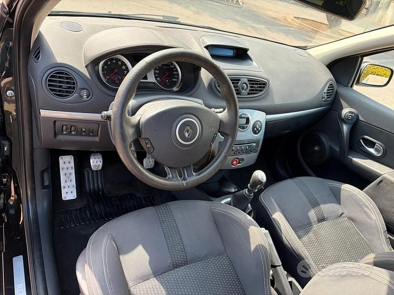 Usata Renault Clio R.S. R.S. 197 CV (144 kW) 2006 Nero Utilitaria