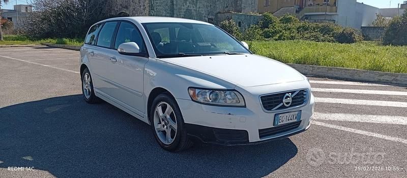 Usata Volvo V50 R-Design 114 CV (83 kW) 2011 Bianco Station wagon