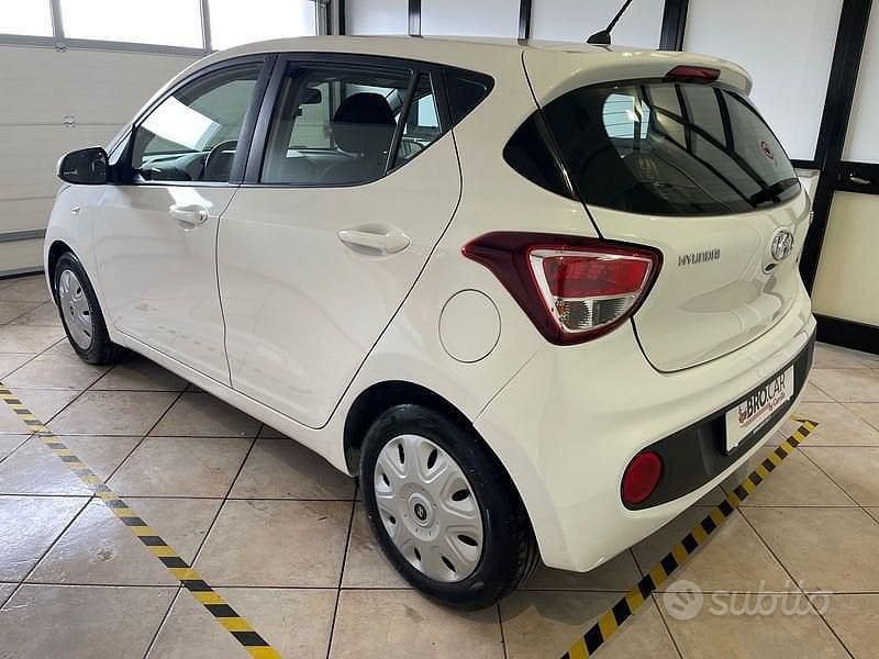 Usata Hyundai i10 Comfort 67 CV (49 kW) 2017 Bianco Utilitaria
