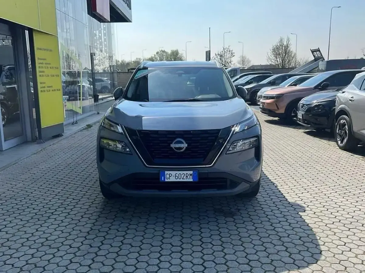 Käytetty Nissan X-Trail N-Connecta 158 HP (116 kW) 2023 Harmaa Katumaasturi