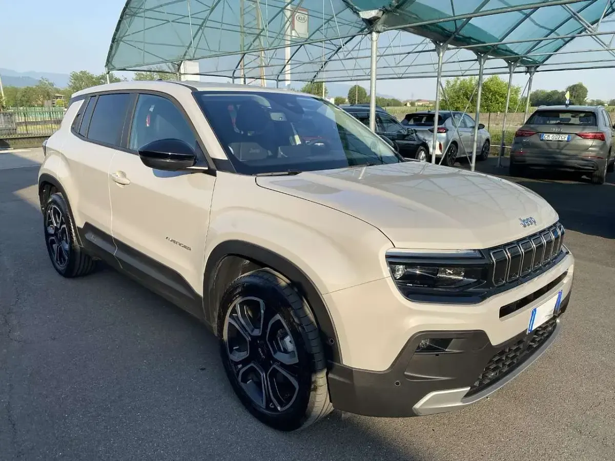 Usata Jeep Avenger EV Summit 61 kW (84 CV) 2025 Beige SUV
