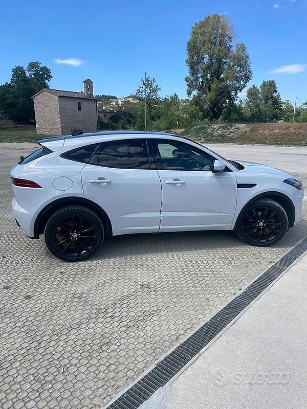 Usata Jaguar E-Pace R-Dynamic 180 CV (132 kW) 2019 Bianco SUV