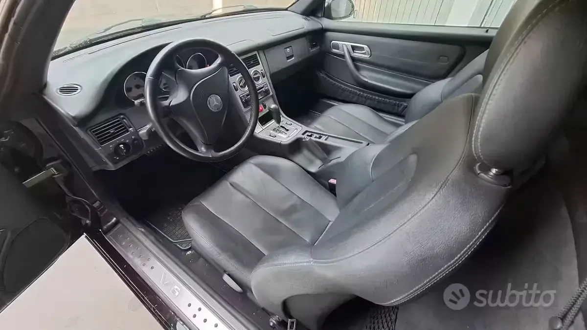 Usata Mercedes SLK320 220 CV (161 kW) 2001 Nero Cabrio