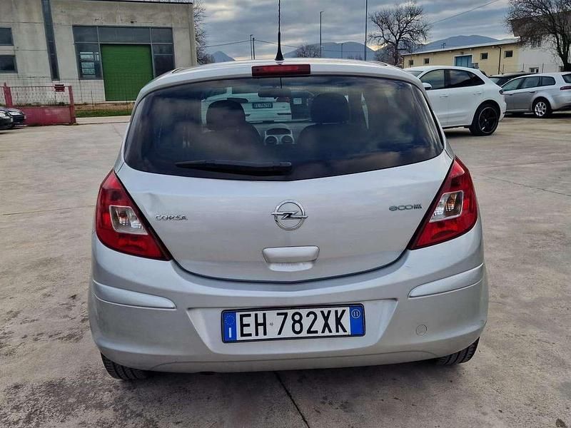 Usata Opel Corsa 95 CV (69 kW) 2011 Argento Utilitaria