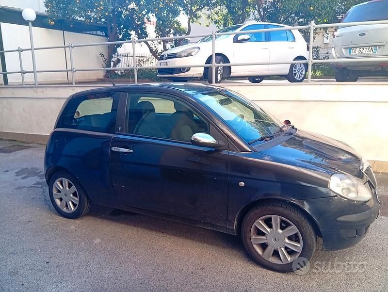 Usata Lancia Ypsilon 80 CV (58 kW) 2004 Nero Utilitaria