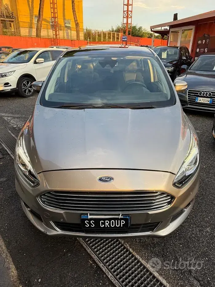 Usata Ford S-MAX Titanium 179 CV (131 kW) 2015 Grigio Monovolume