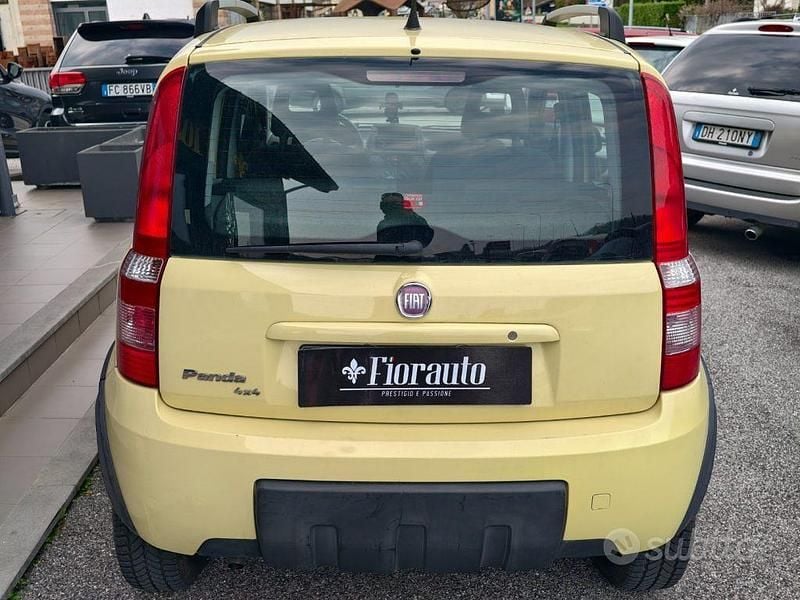 Usata Fiat Panda 4x4 Climbing 69 CV (50 kW) 2011 Giallo Utilitaria