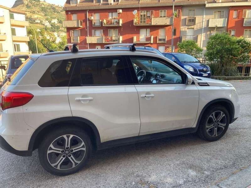 Bianco Usata 2017 Suzuki Vitara SUV | 11.000 € (Buon prezzo) - Immagine 1/4